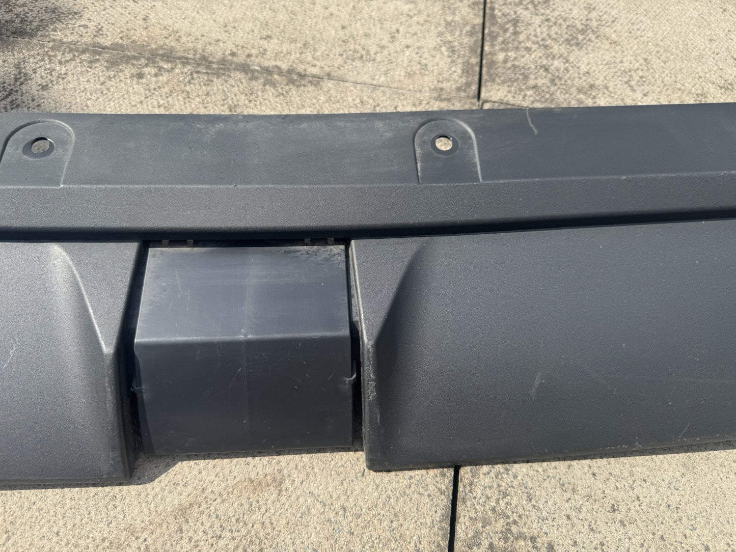 GENUINE 2022-2024 MG MG4 EV FRONT BUMPER LOWER TRIM SECTION DIFFUSER P11011057