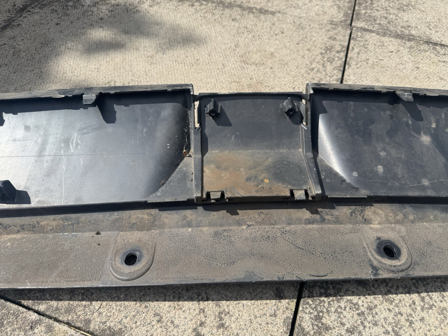 GENUINE 2022-2024 MG MG4 EV FRONT BUMPER LOWER TRIM SECTION DIFFUSER P11011057