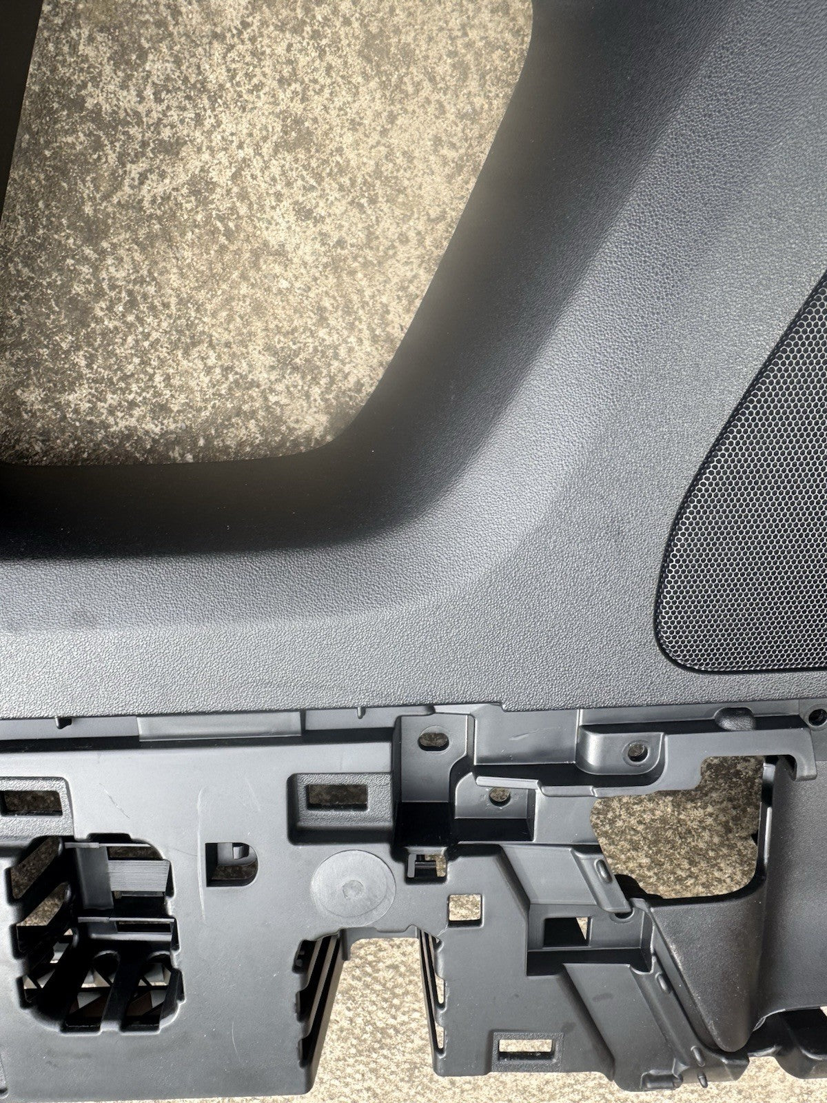L8b2-24050 RH Land rover arm rest panel L663