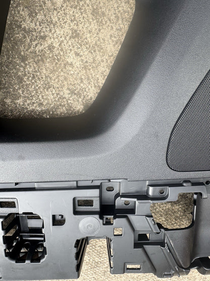 L8b2-24050 RH Land rover arm rest panel L663