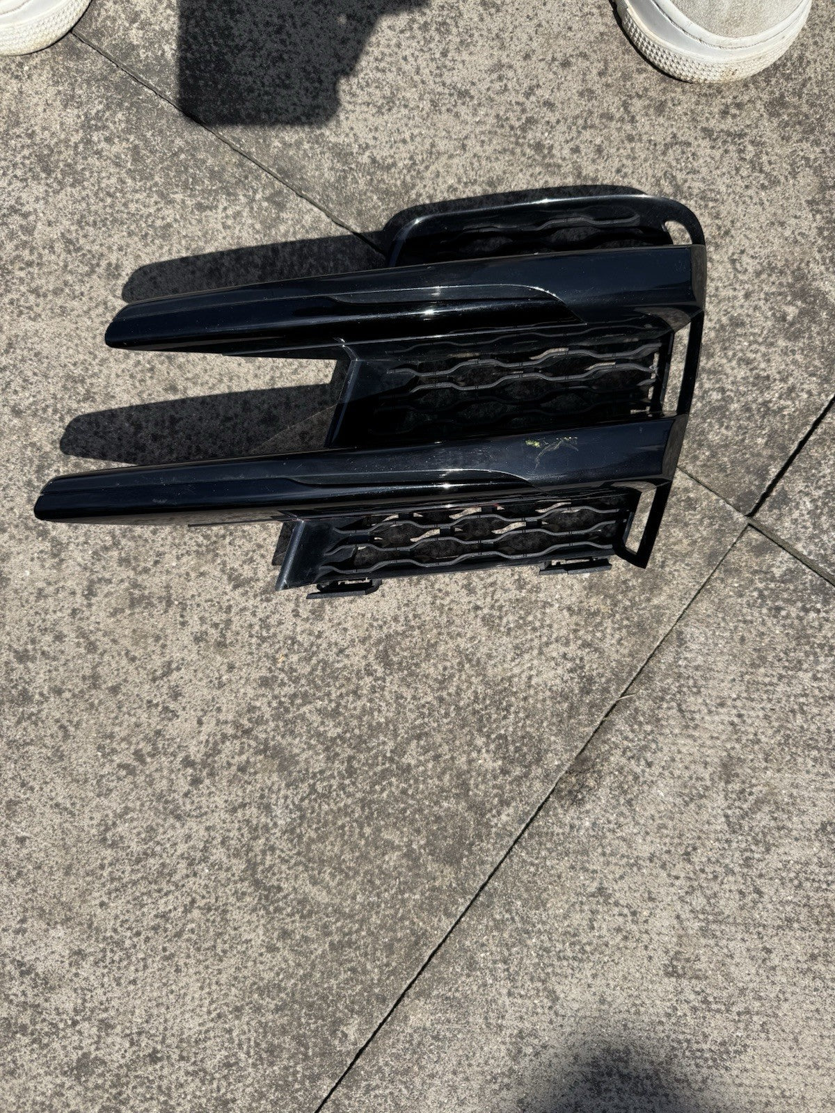 LAND ROVER RANGE ROVER VELAR L560 Front Right Grill J8A2-17E853-AB 2019 14441702