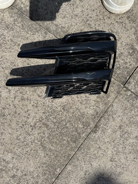 LAND ROVER RANGE ROVER VELAR L560 Front Right Grill J8A2-17E853-AB 2019 14441702
