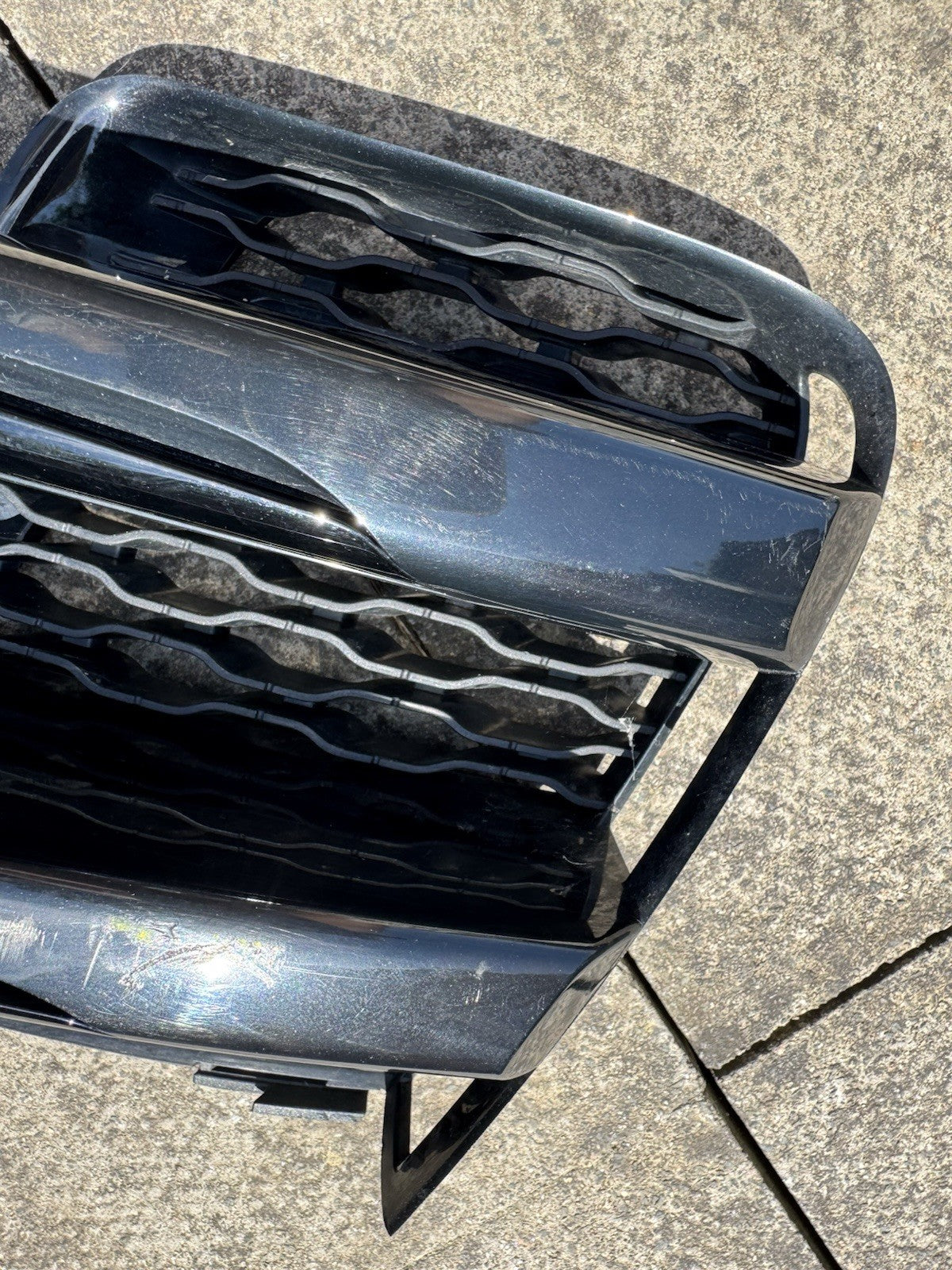 LAND ROVER RANGE ROVER VELAR L560 Front Right Grill J8A2-17E853-AB 2019 14441702