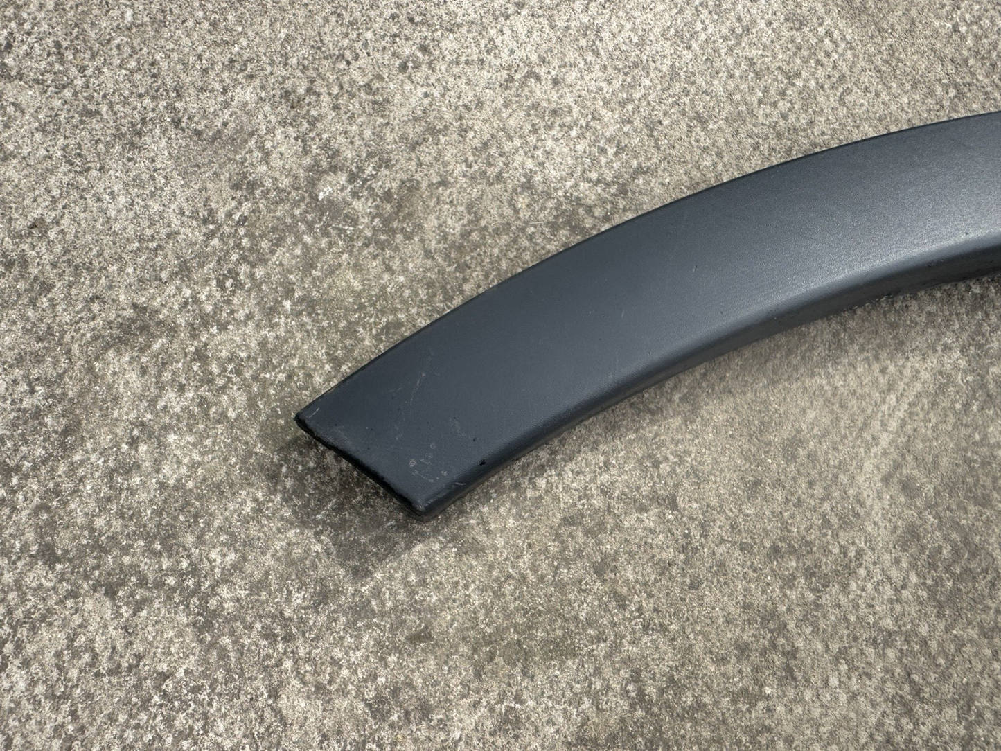 RANGE ROVER EVOQUE L538 N/S PASSENGER SIDE LEFT FRONT ARCH TRIM BJ32-16A075