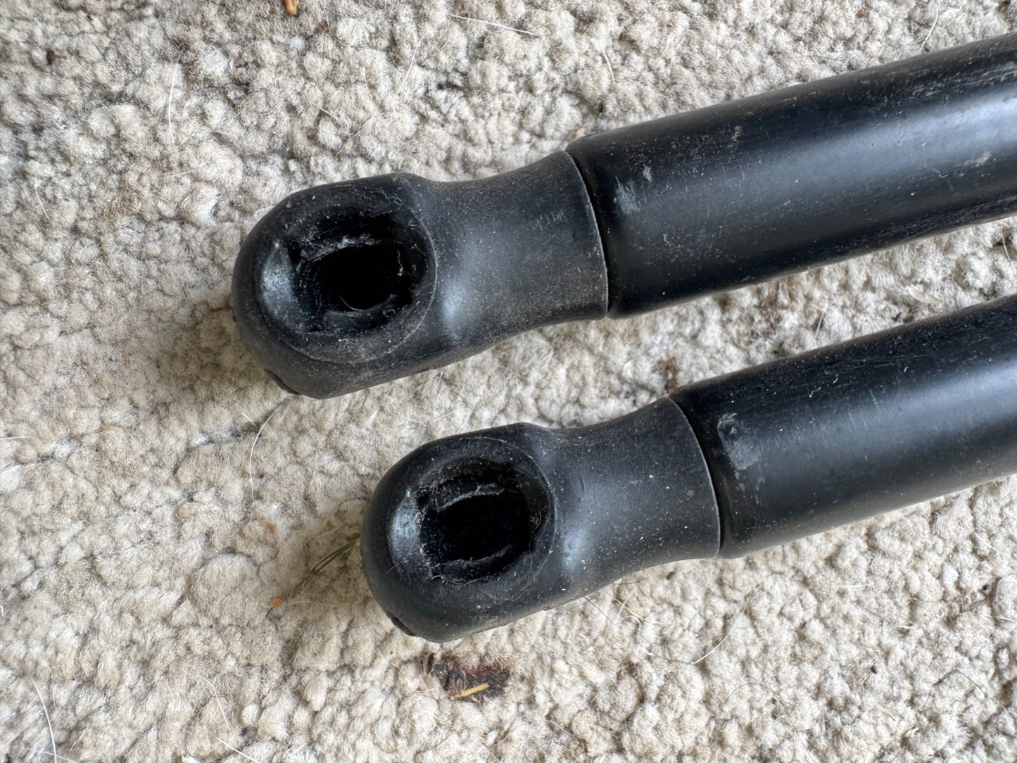 A PAIR JAGUAR I-PACE X590 BONNET STRUTS J9D316C826AB 2023
