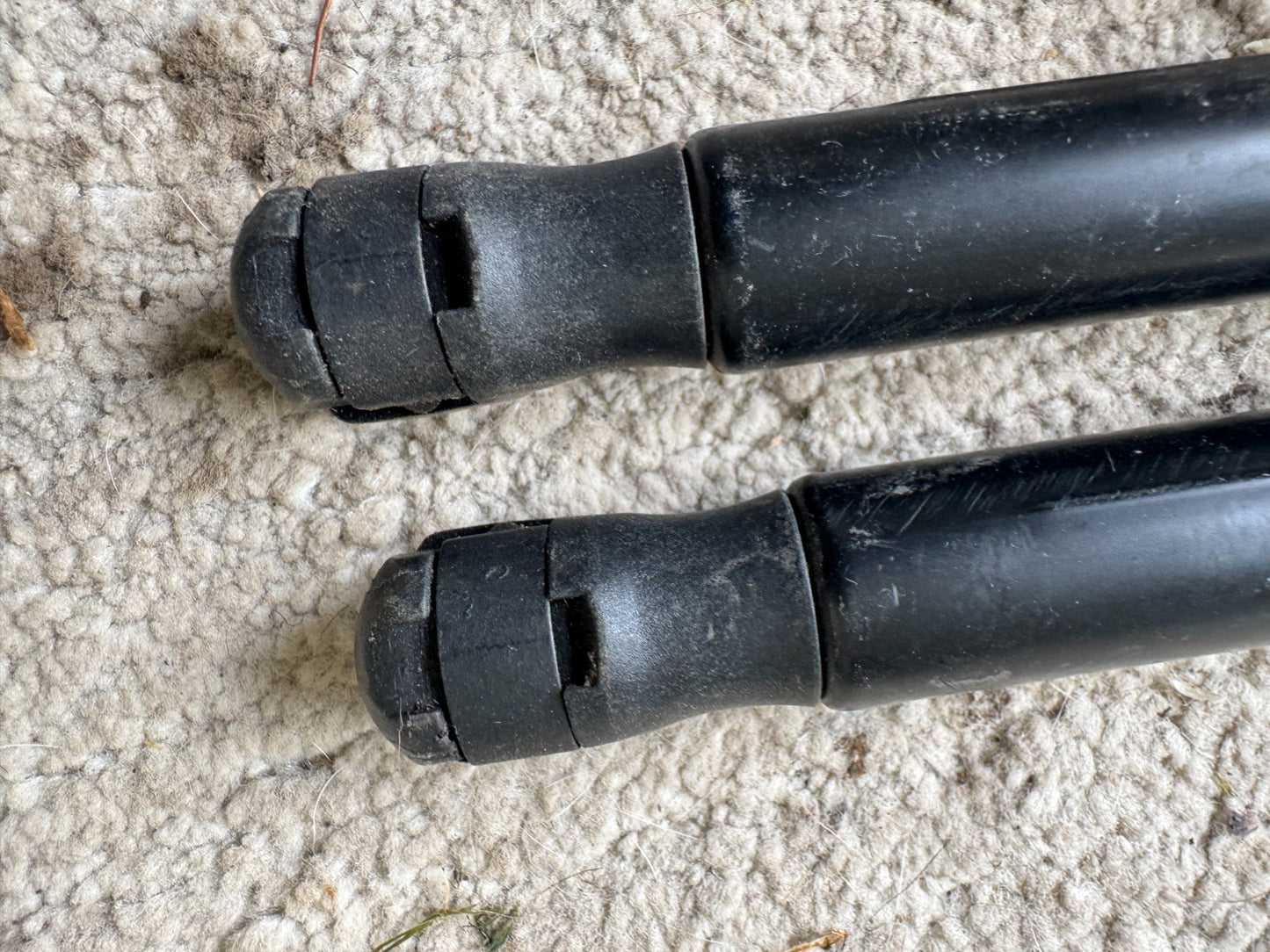 A PAIR JAGUAR I-PACE X590 BONNET STRUTS J9D316C826AB 2023