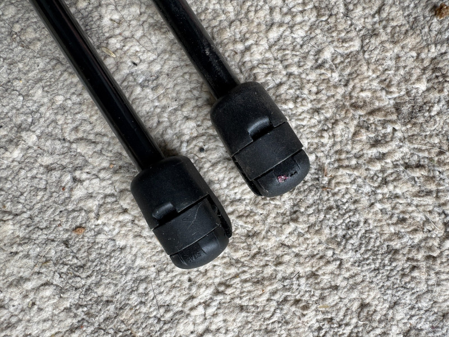 A PAIR JAGUAR I-PACE X590 BONNET STRUTS J9D316C826AB 2023