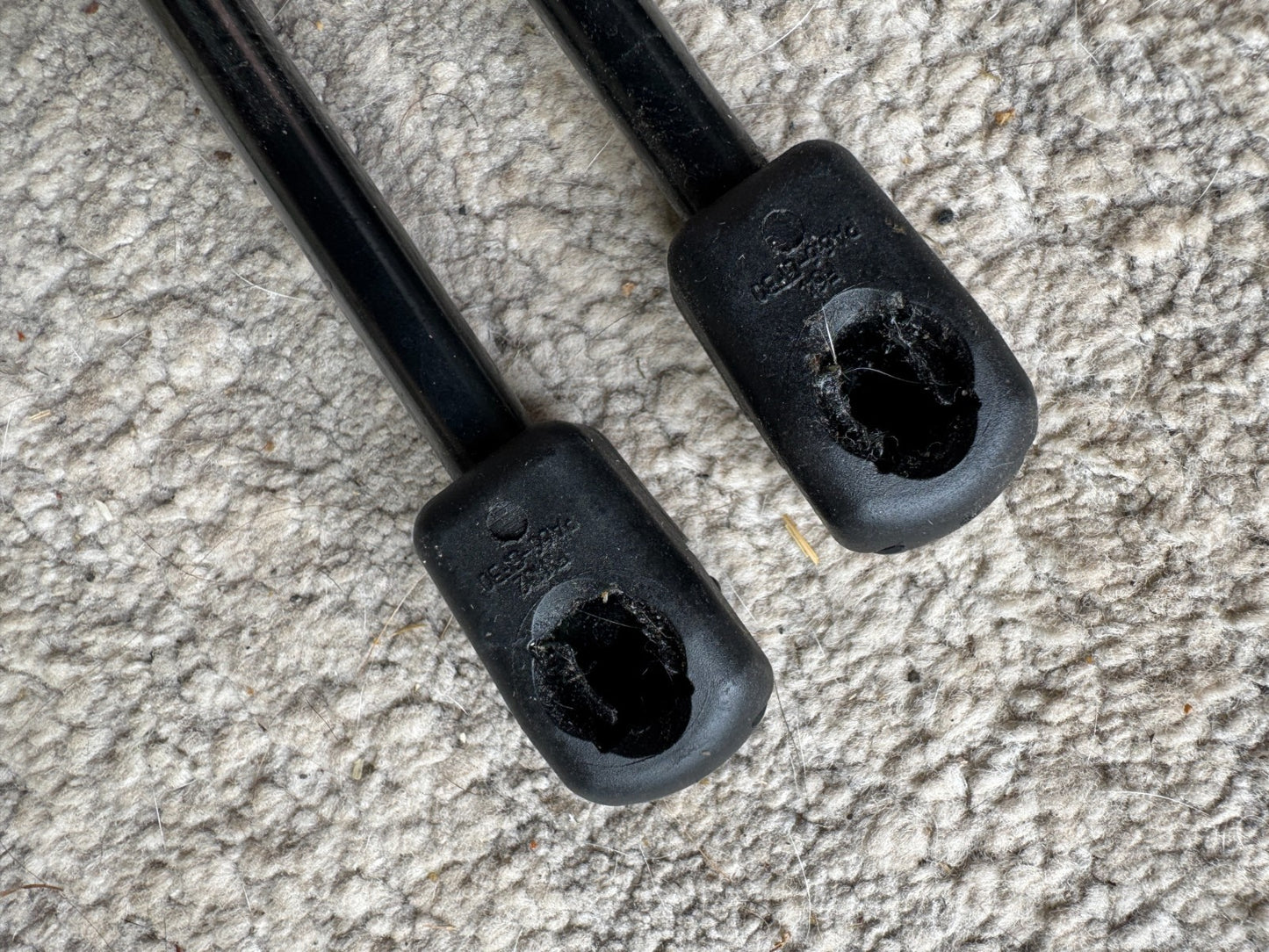 A PAIR JAGUAR I-PACE X590 BONNET STRUTS J9D316C826AB 2023