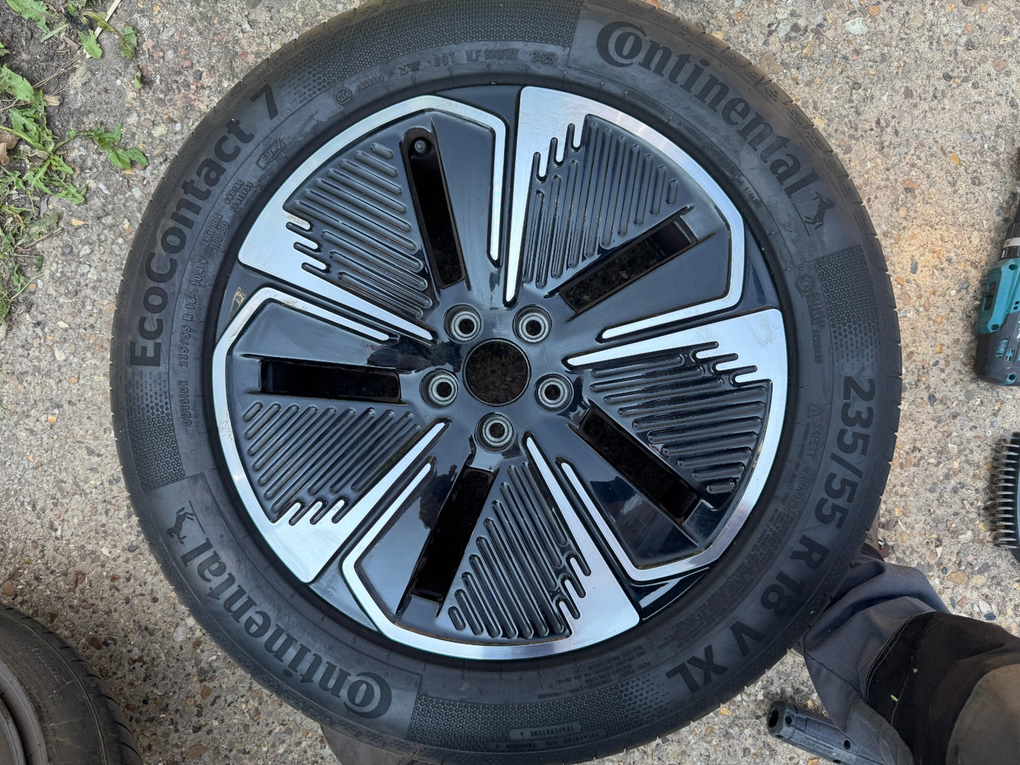 Genuine Jaecoo 5 J5 18" Alloy Wheel & Continental Tyre 235/55R18 EcoContact 7 OE
