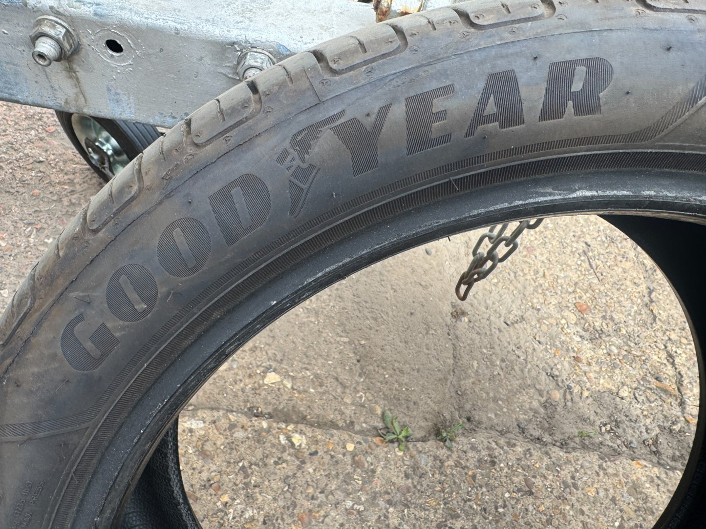 1x 205 45 17 88V GOODYEAR Efficient GRIP  Extra Load 6.5mm Dot Code 2325