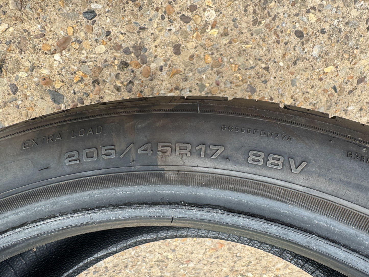 1x 205 45 17 88V GOODYEAR Efficient GRIP  Extra Load 6.5mm Dot Code 2325