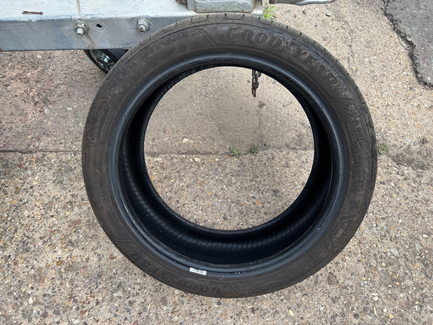 1x 205 45 17 88V GOODYEAR Efficient GRIP  Extra Load 6.5mm Dot Code 2325