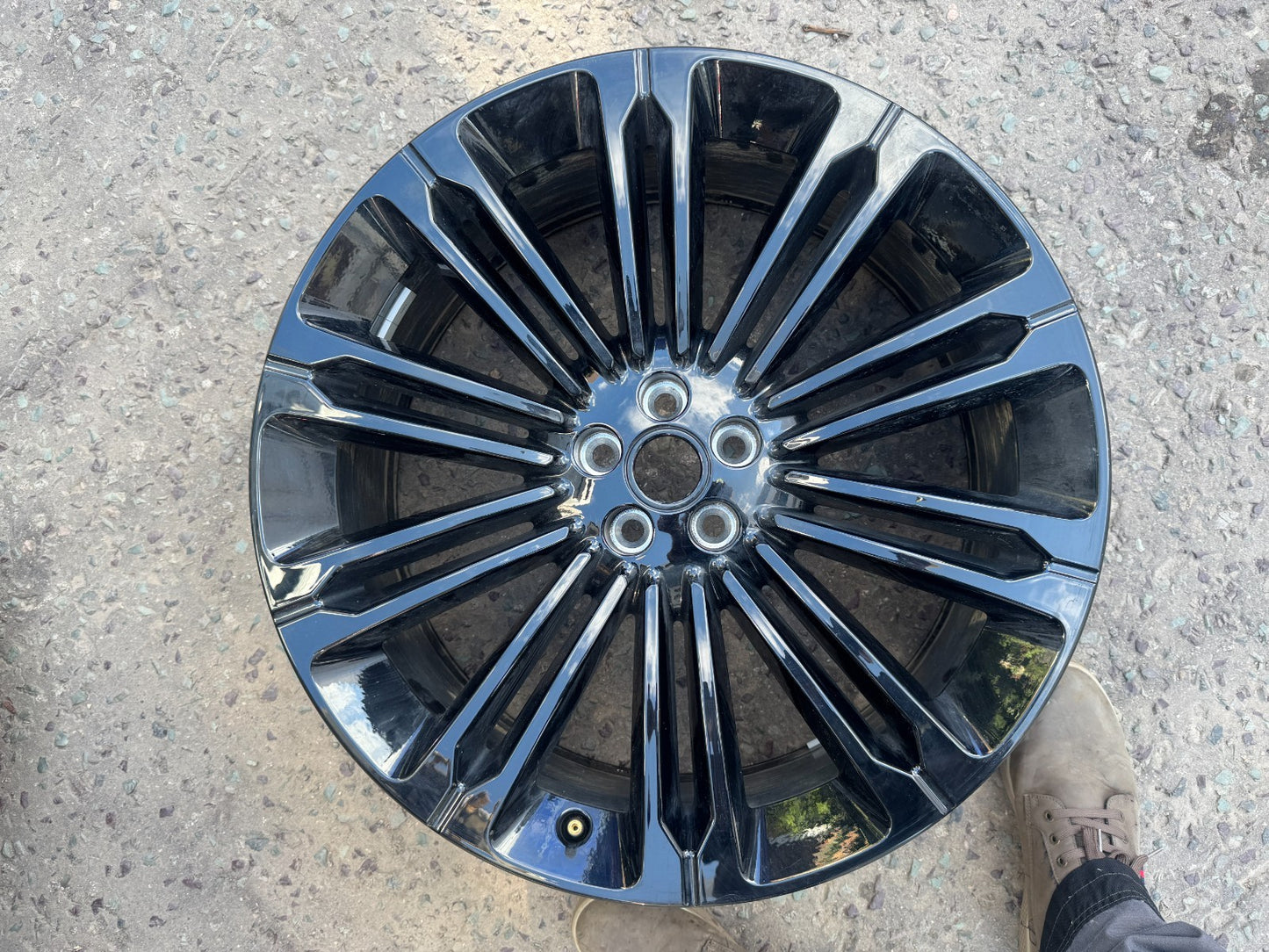 GENUINE RANGE ROVER VELAR 22" ALLOY WHEEL RIM GLOSS BLACK 9jx22 N8A21007BA