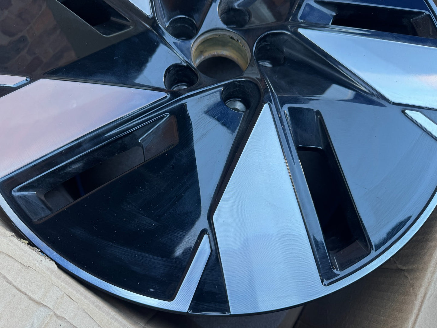 GENUINE VOLVO XC40 EX40 C40 RECHARGE 19" 8.5J ALLOY WHEEL REAR 32294213