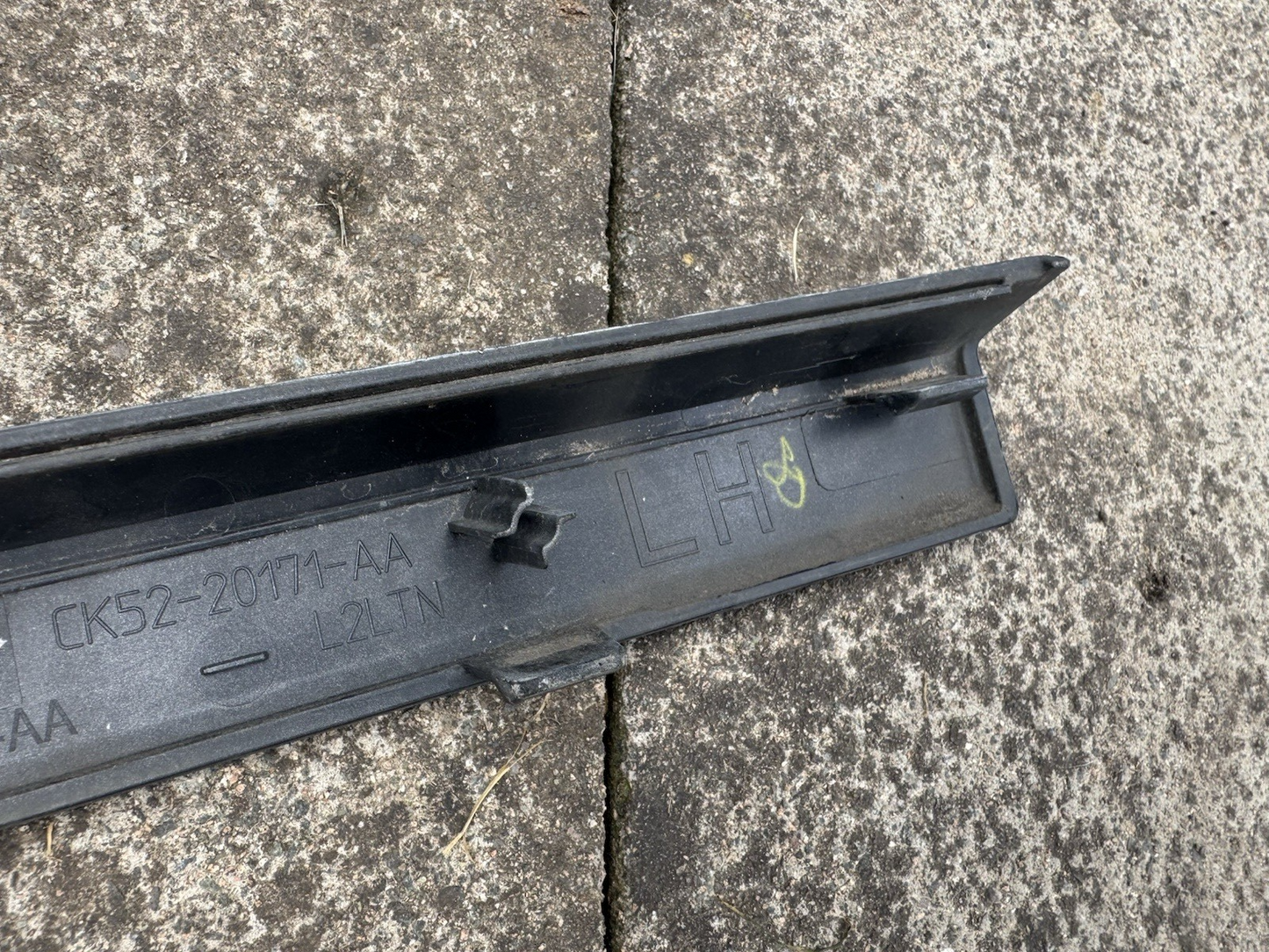 Genuine Land Rover Range Rover 16on LH Upper Moulding JK5220171AA