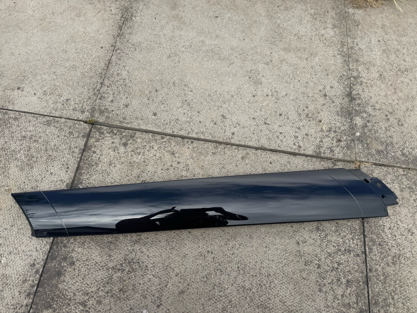 LEFT 2023 LAND ROVER DEFENDER 110 L663 WINDOW TRIM N/S N8B2-025A53-AB