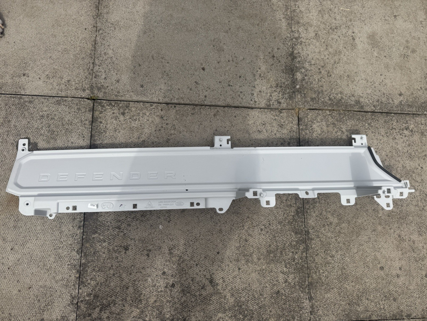 LAND ROVER DEFENDER 90 L633 2022 LEFT SIDE DASH MOLDING TRIM L8B2-044G54-DCW