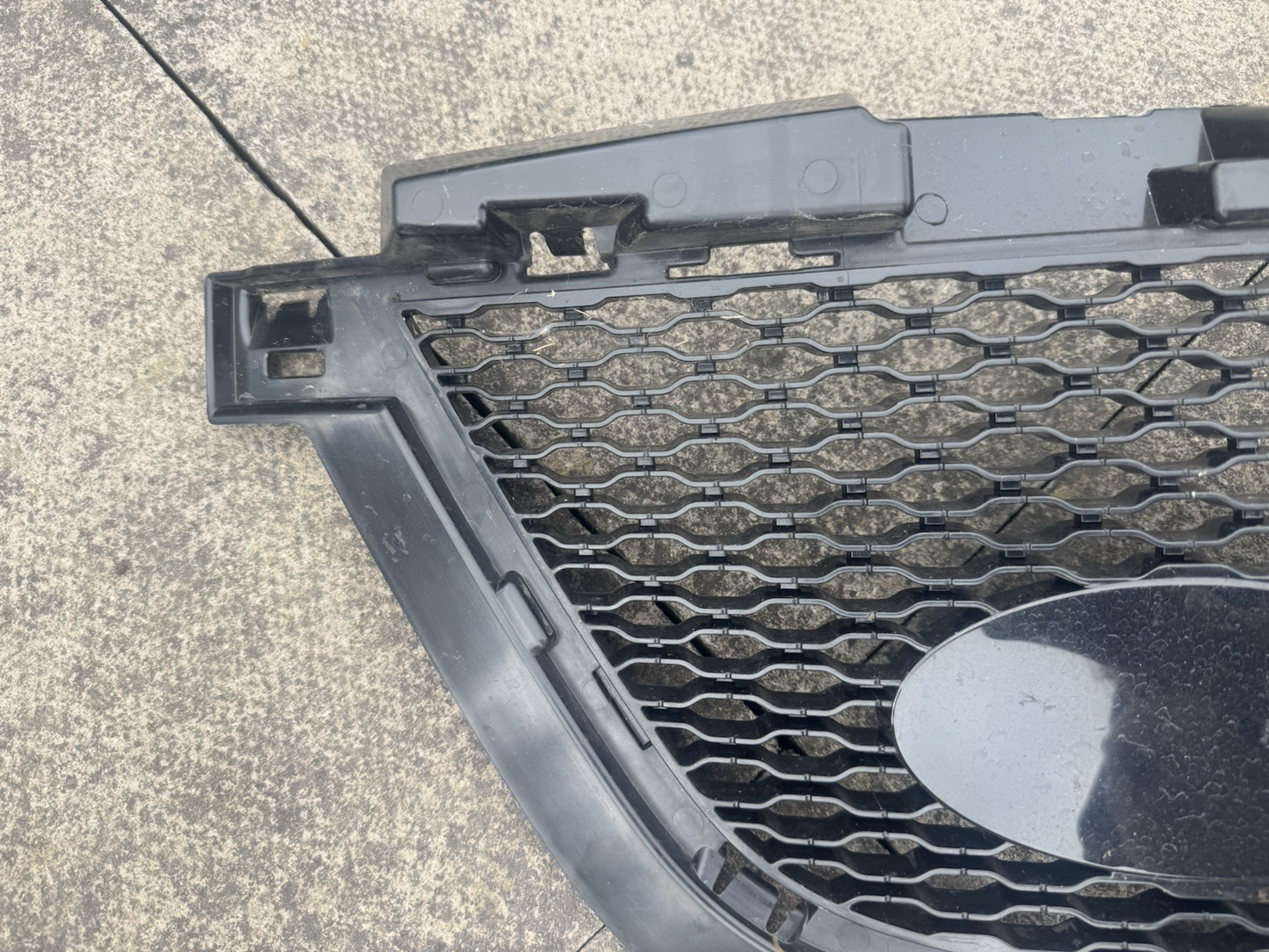 DAMAGED!RANGE ROVER VELAR 2017-2025 FRONT BUMPER LOWER GRILL M8A2-17H750 GENUINE