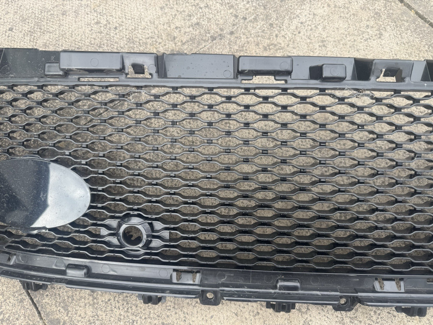 DAMAGED!RANGE ROVER VELAR 2017-2025 FRONT BUMPER LOWER GRILL M8A2-17H750 GENUINE