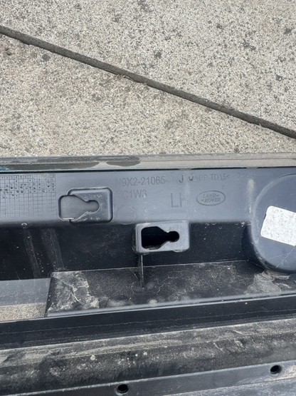 LH Land Rover Range Rover Sport L461 2022 front door trim molding N9X2-21065
