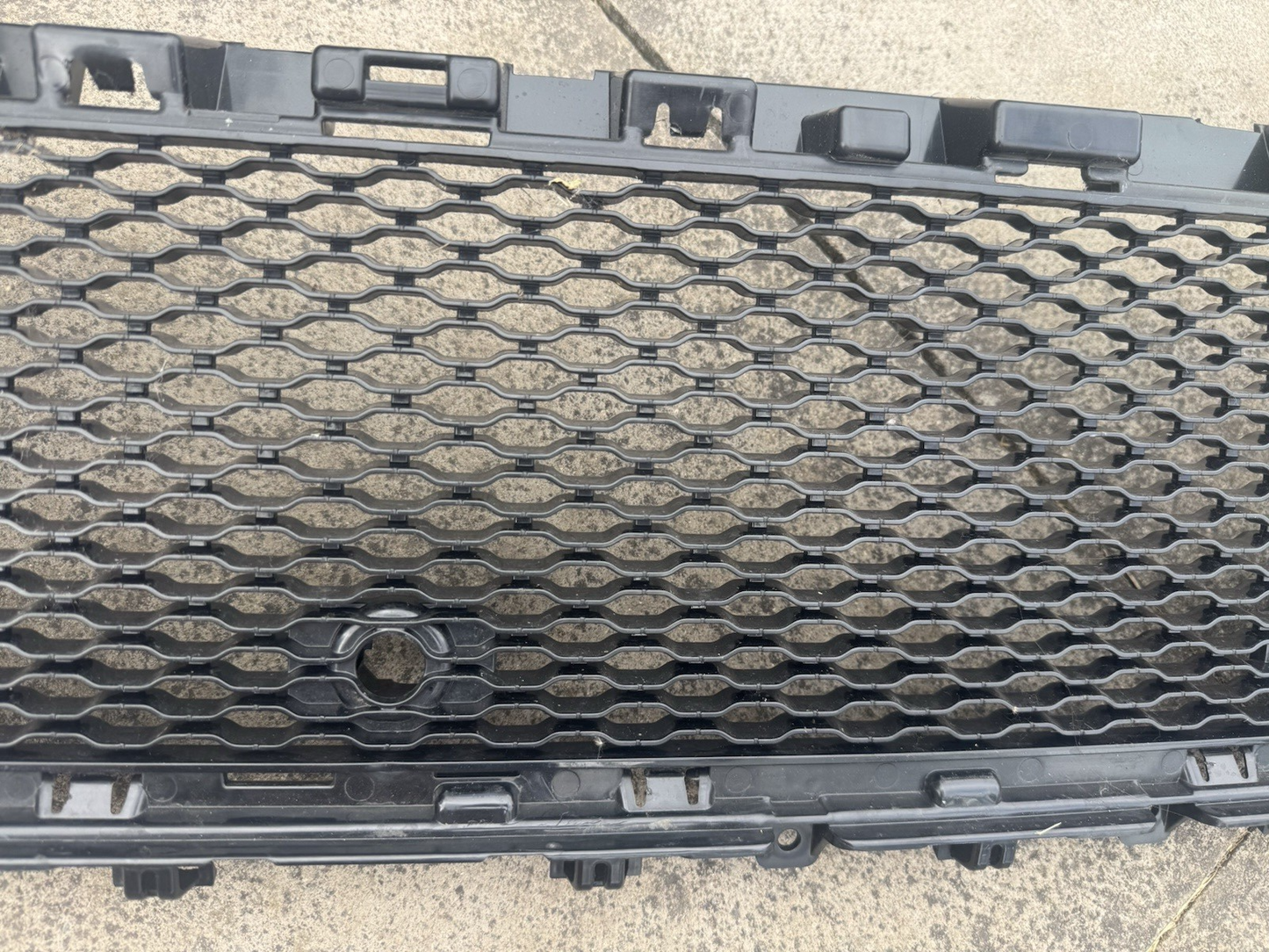 DAMAGED!RANGE ROVER VELAR 2017-2025 FRONT BUMPER LOWER GRILL M8A2-17H750 GENUINE