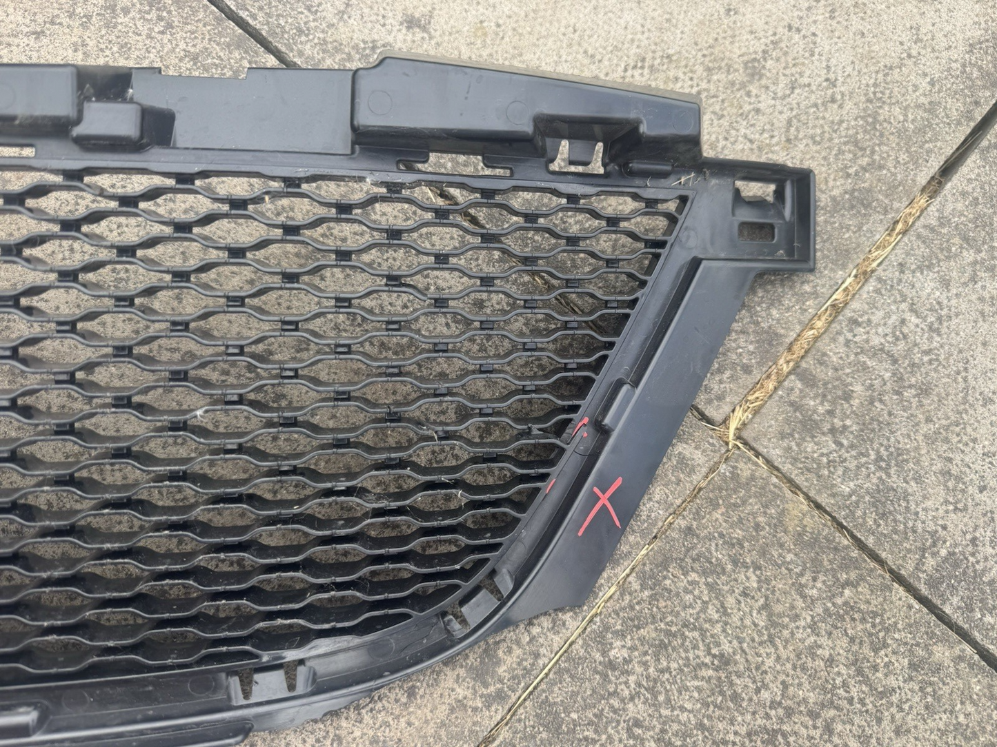 DAMAGED!RANGE ROVER VELAR 2017-2025 FRONT BUMPER LOWER GRILL M8A2-17H750 GENUINE