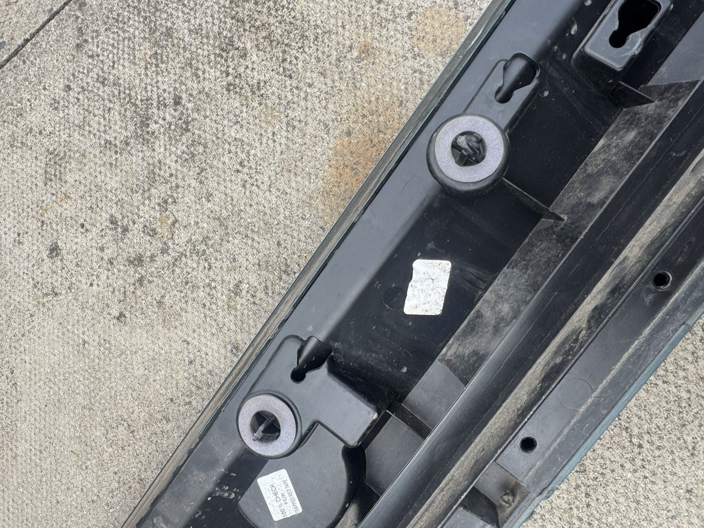 LH Land Rover Range Rover Sport L461 2022 front door trim molding N9X2-21065