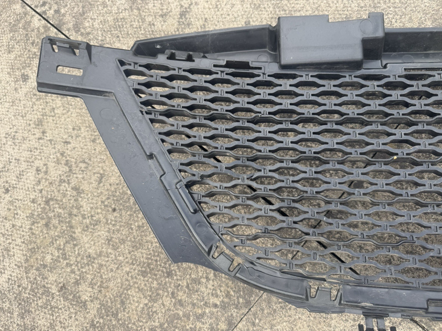 DAMAGED!RANGE ROVER VELAR 2017-2025 FRONT BUMPER LOWER GRILL M8A2-17H750 GENUINE