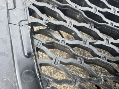 DAMAGED!RANGE ROVER VELAR 2017-2025 FRONT BUMPER LOWER GRILL M8A2-17H750 GENUINE