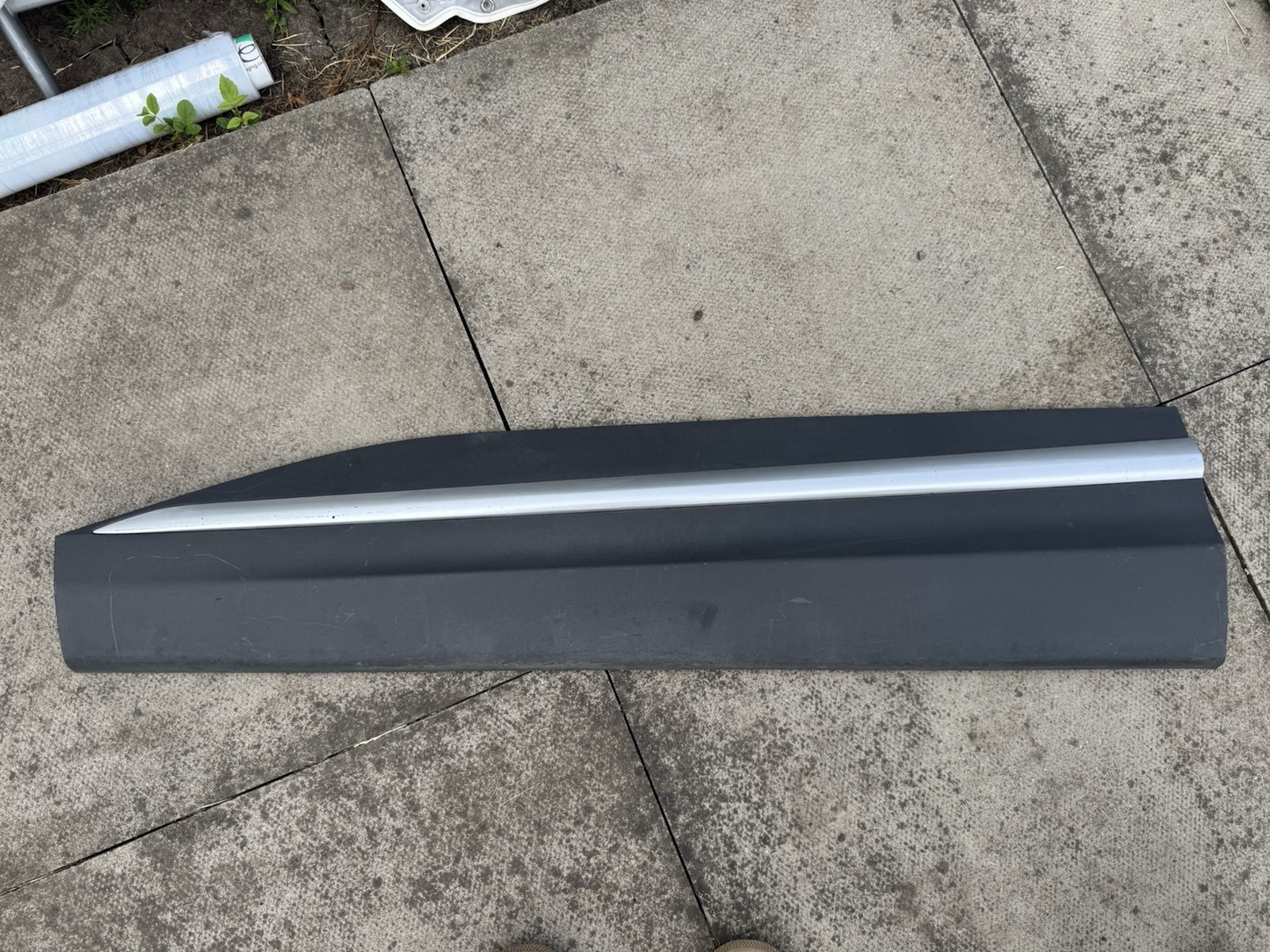 Kia Sportage Mk4 2021-24 Passenger N/S Left Front Door Moulding Trim 87721-R2000