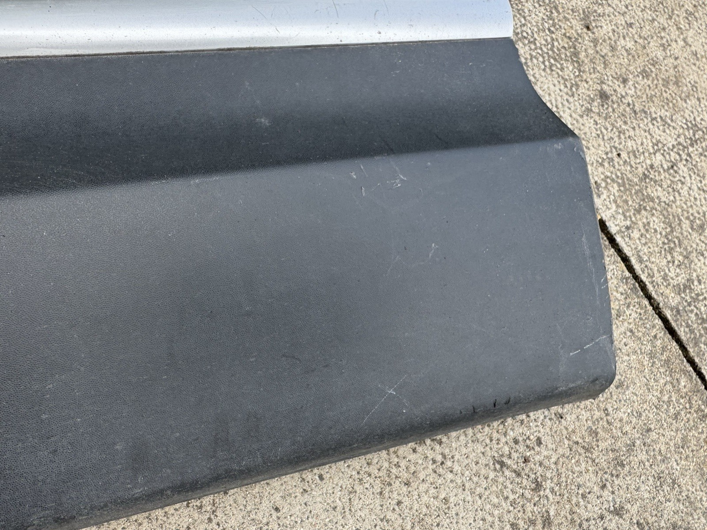 Kia Sportage Mk4 2021-24 Passenger N/S Left Front Door Moulding Trim 87721-R2000