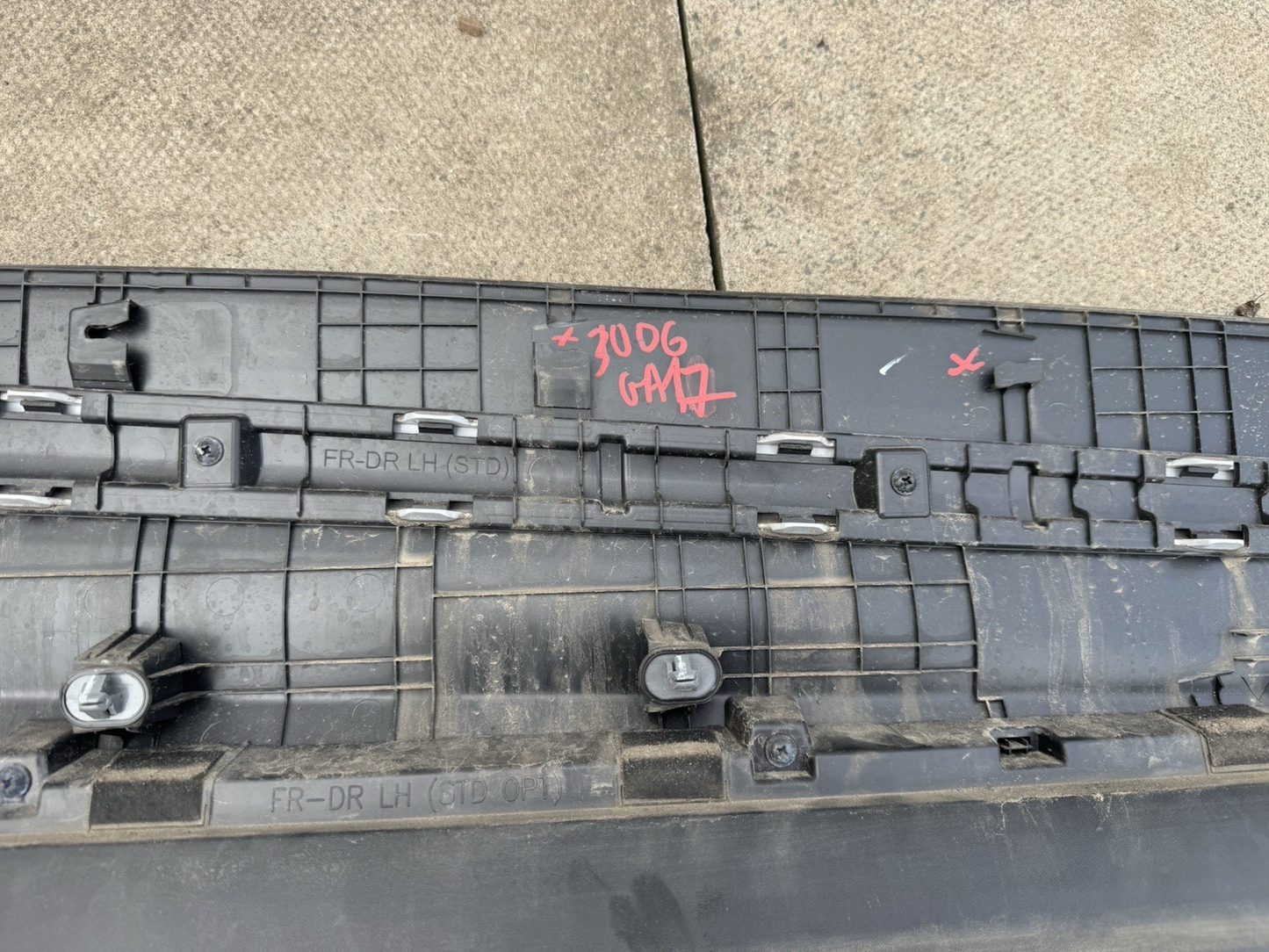 Kia Sportage Mk4 2021-24 Passenger N/S Left Front Door Moulding Trim 87721-R2000