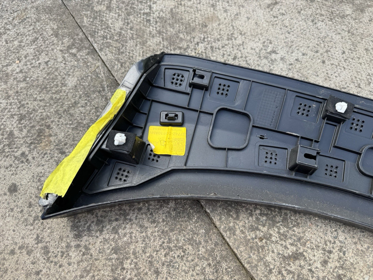 kia quarter garnish 877D2-DO100 RH 2023on