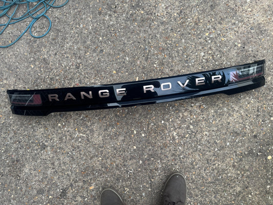 2025 GENUINE RANGE ROVER VELAR REAR TAILGATE BOOT LIGHT N8A215C436AD L560