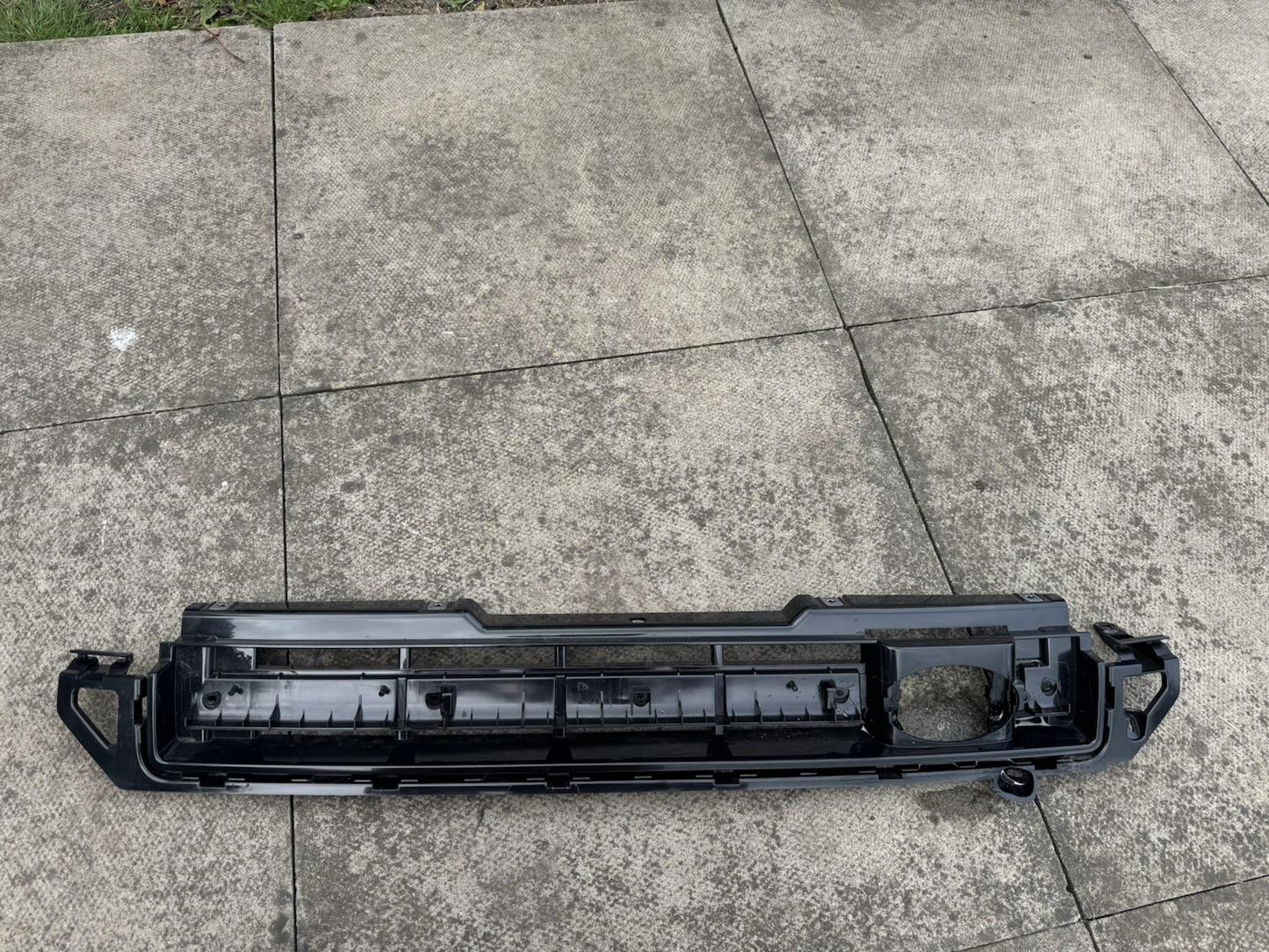 Land Rover Defender Front grill L8B2-8A163