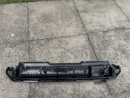 Land Rover Defender Front grill L8B2-8A163