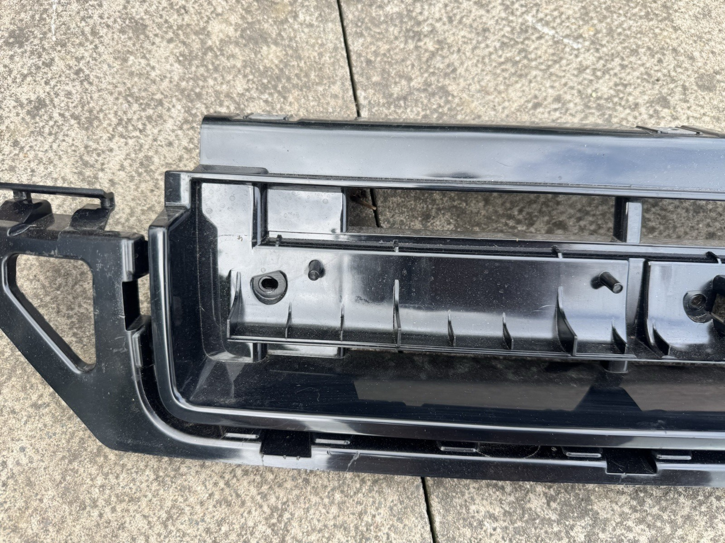 Land Rover Defender Front grill L8B2-8A163