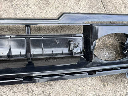 Land Rover Defender Front grill L8B2-8A163