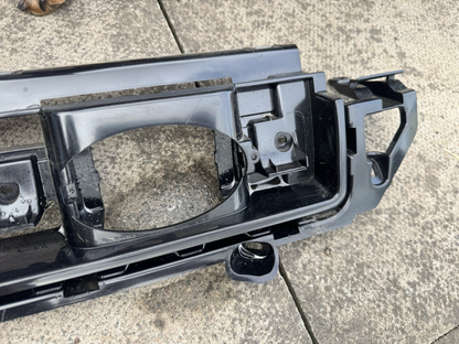 Land Rover Defender Front grill L8B2-8A163