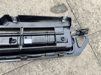 Land Rover Defender Front grill L8B2-8A163