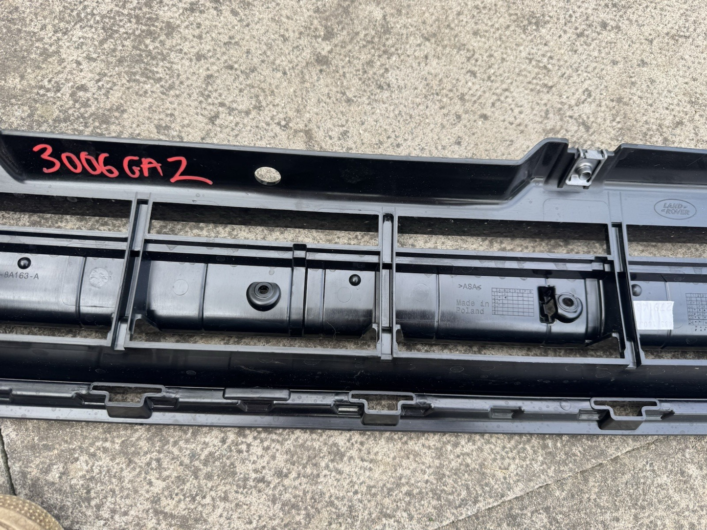 Land Rover Defender Front grill L8B2-8A163
