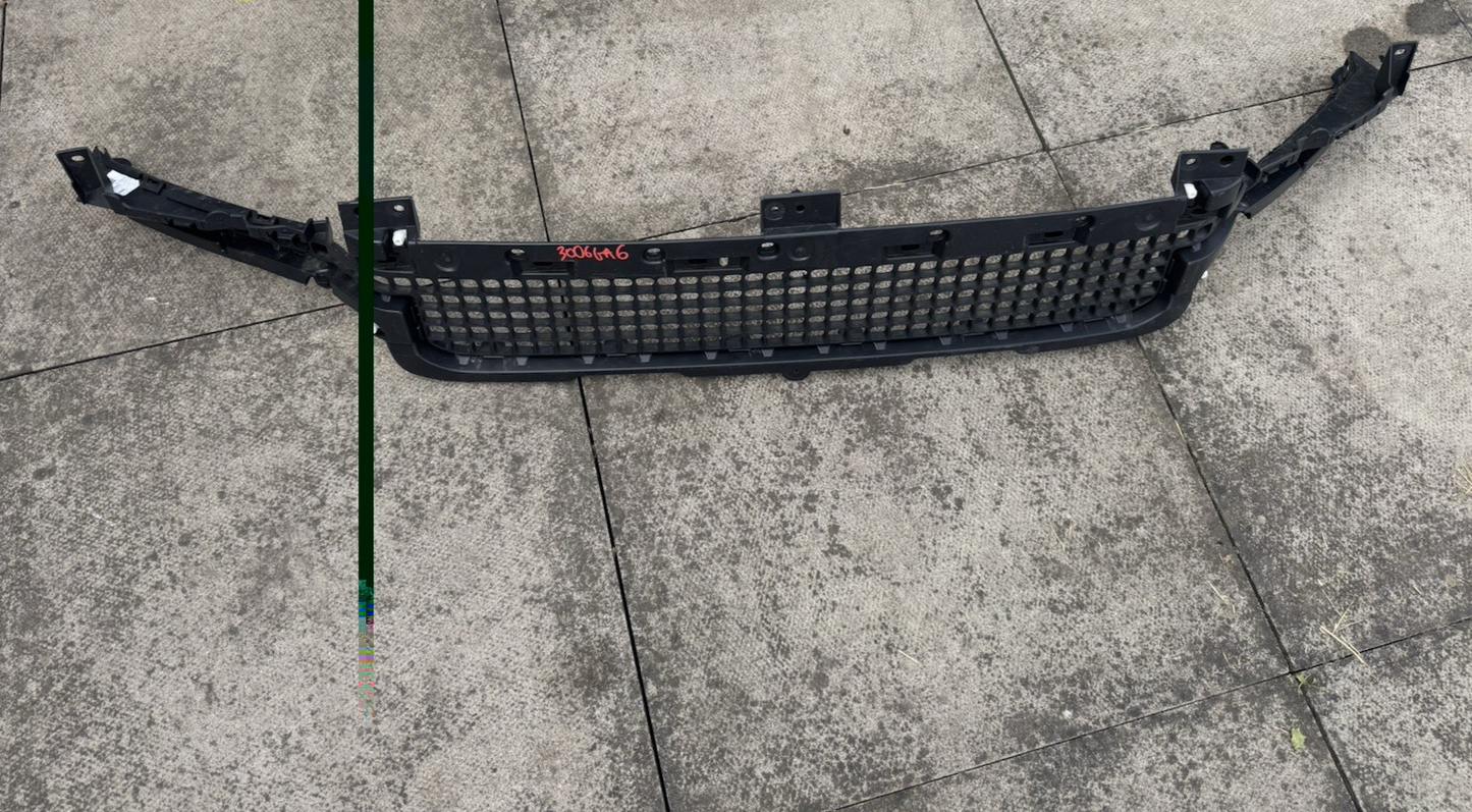 LAND ROVER DEFENDER L663 2020-ON FRONT BUMPER GRILL LOWER  L8B2-17F791-A