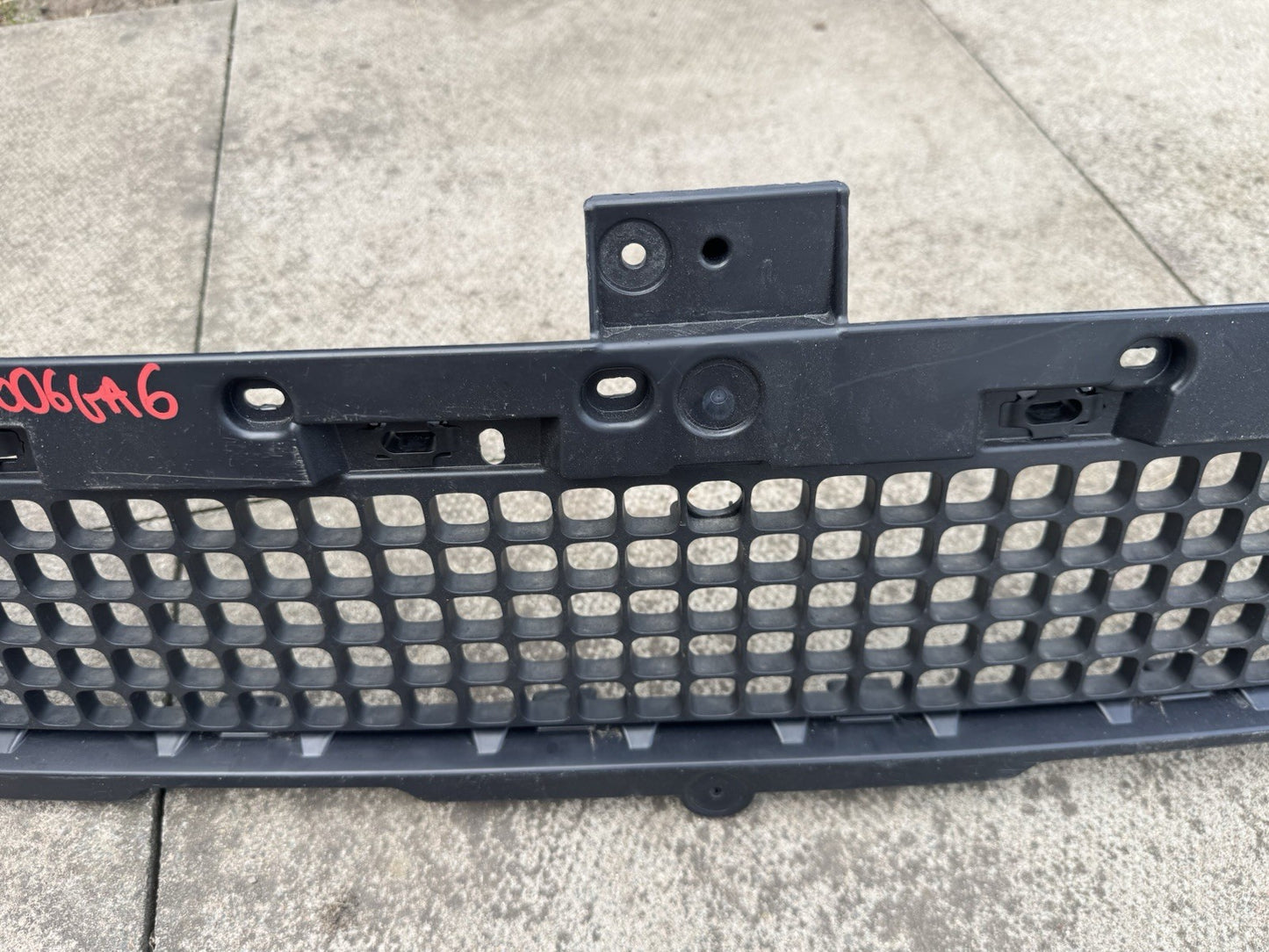 LAND ROVER DEFENDER L663 2020-ON FRONT BUMPER GRILL LOWER  L8B2-17F791-A