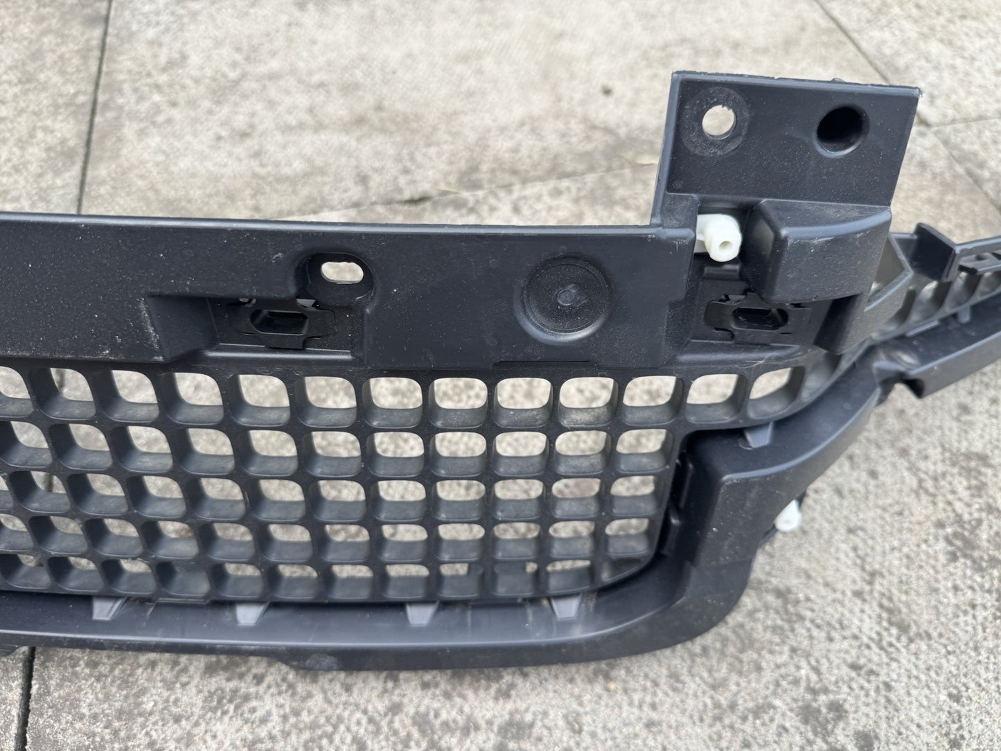 LAND ROVER DEFENDER L663 2020-ON FRONT BUMPER GRILL LOWER  L8B2-17F791-A