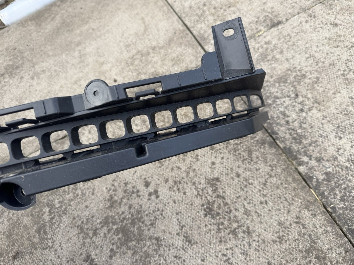 LAND ROVER DEFENDER L663 2020-ON FRONT BUMPER GRILL LOWER  L8B2-17F791-A