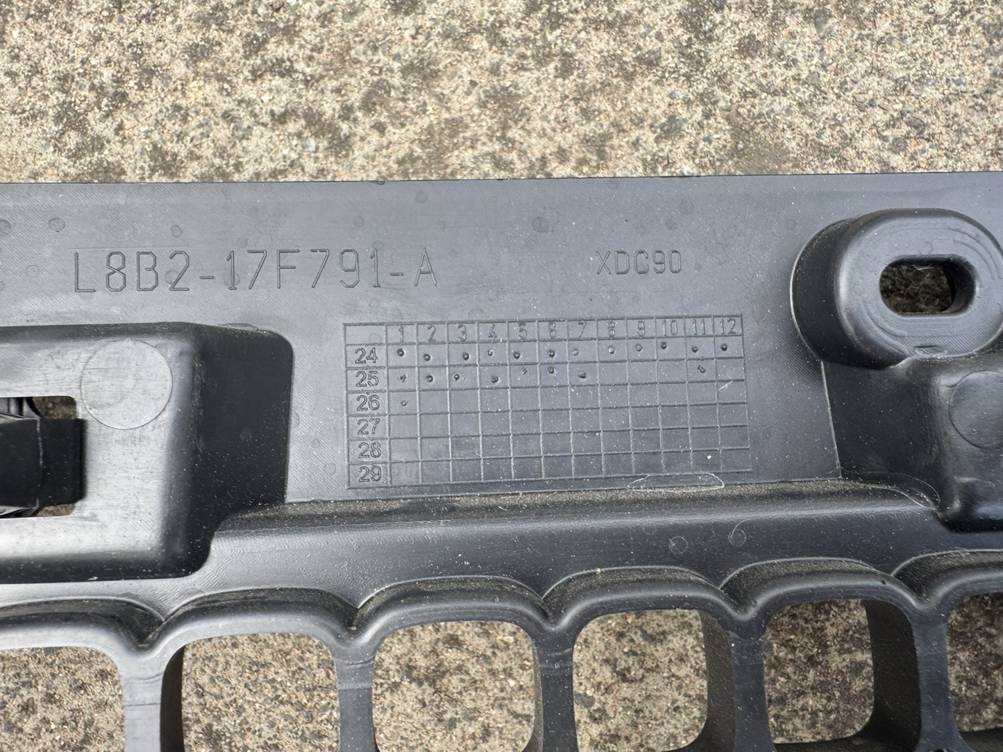 LAND ROVER DEFENDER L663 2020-ON FRONT BUMPER GRILL LOWER  L8B2-17F791-A