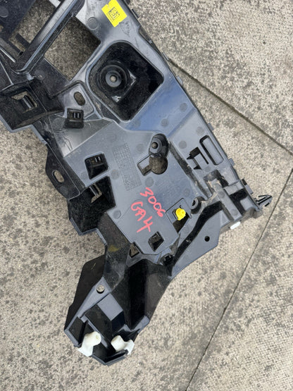 RANGE ROVER VOGUE REAR BUMPER Left Mounting Bracket L460 GENUINE M8E2-17A882-A