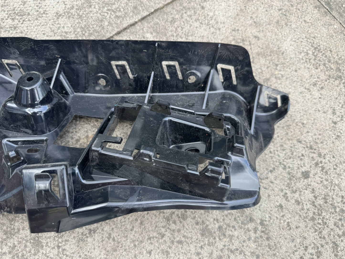 RANGE ROVER VOGUE REAR BUMPER Left Mounting Bracket L460 GENUINE M8E2-17A882-A