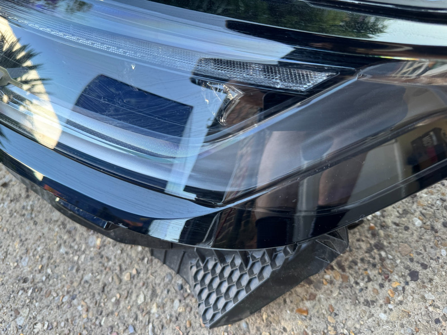 24MY RANGE ROVER VELAR HI LT L560 LEFT HEADLIGHT N8A213W030 "FOUR EYES VERSION"