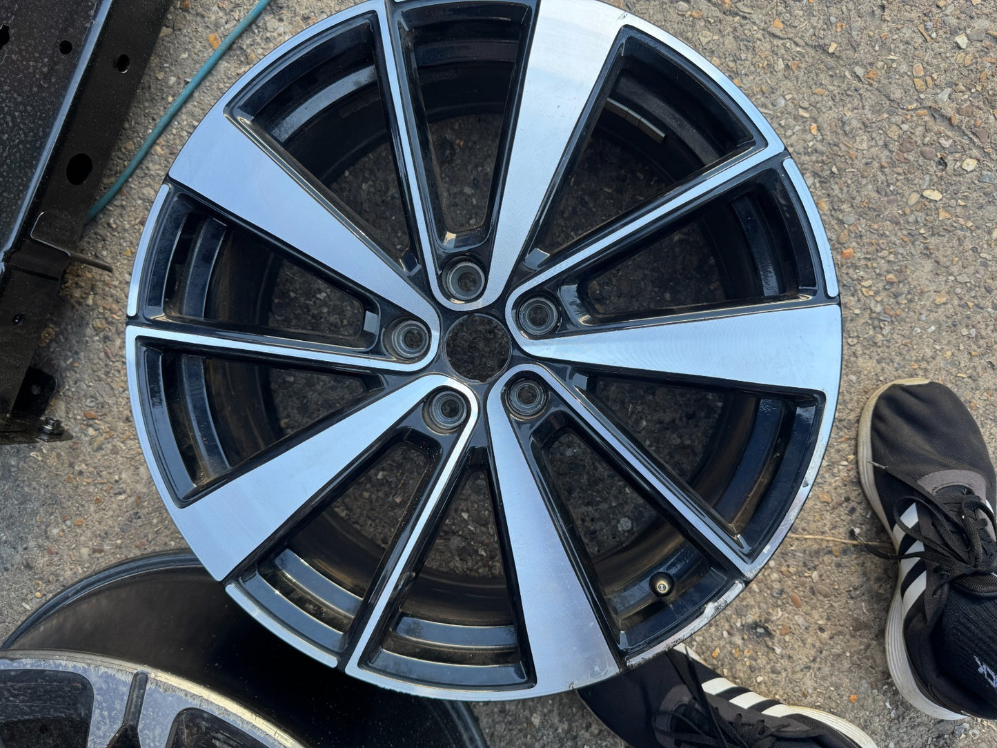 Polestar Single Alloy Wheel "19 Inch 8J 5x108 V Spoke 2021-2024 Black Silver